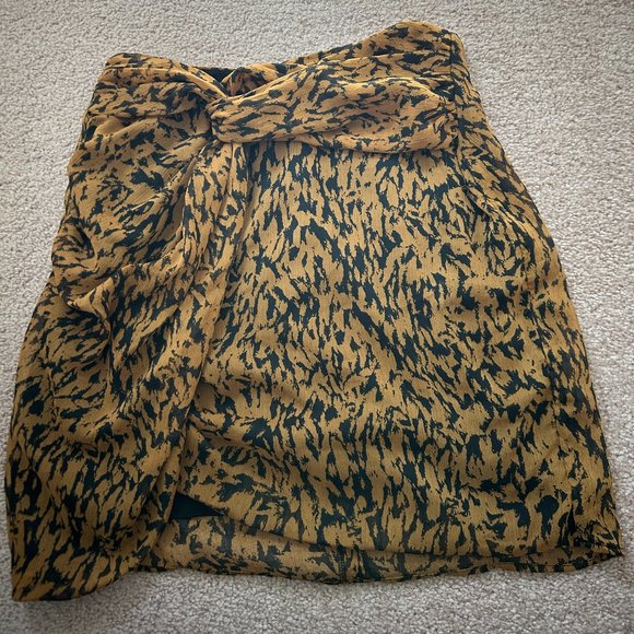 COPY - NWOT - Zara Women’s Animal Print Mini Skirt - Size S - Picture 1 of 2